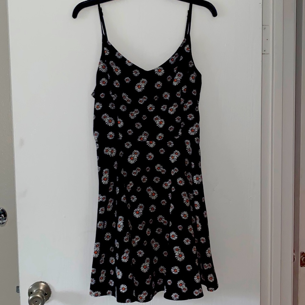 Black dress Zipper side daisy flowers open back